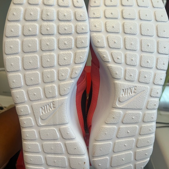 Nike Roshe One , new, never worn , sea coral & obsidian blue , WMNS 10 - Picture 4 of 10